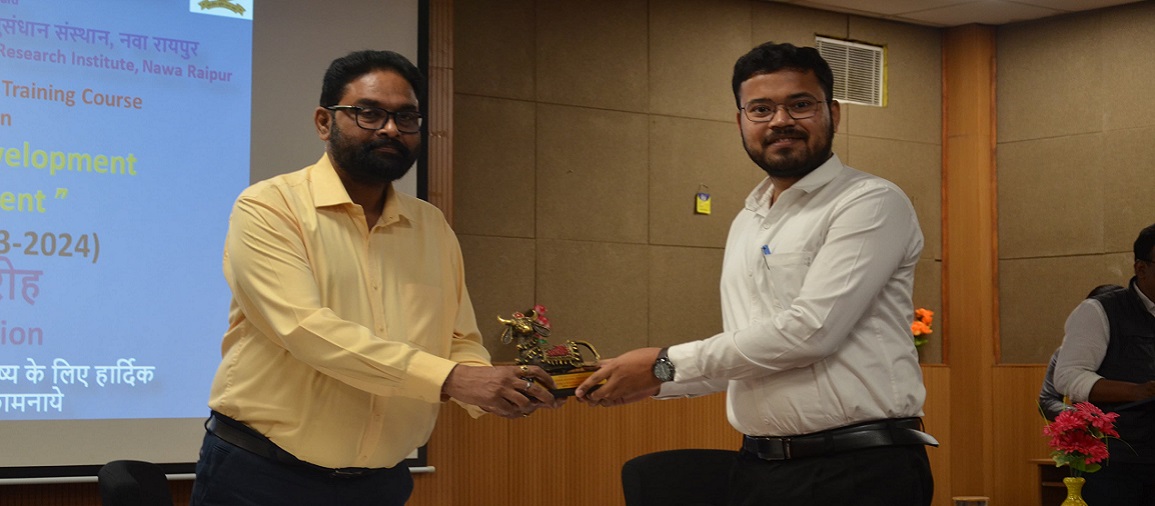 Image/ILTC 2024 Topper receiving the trophy from Regional Director RGNGWTRI_11ef3cd95f474302bf07b42e99c9ac7b.jpeg